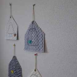 手刺繍のタペストリー（ブローチの木） 3枚目の画像