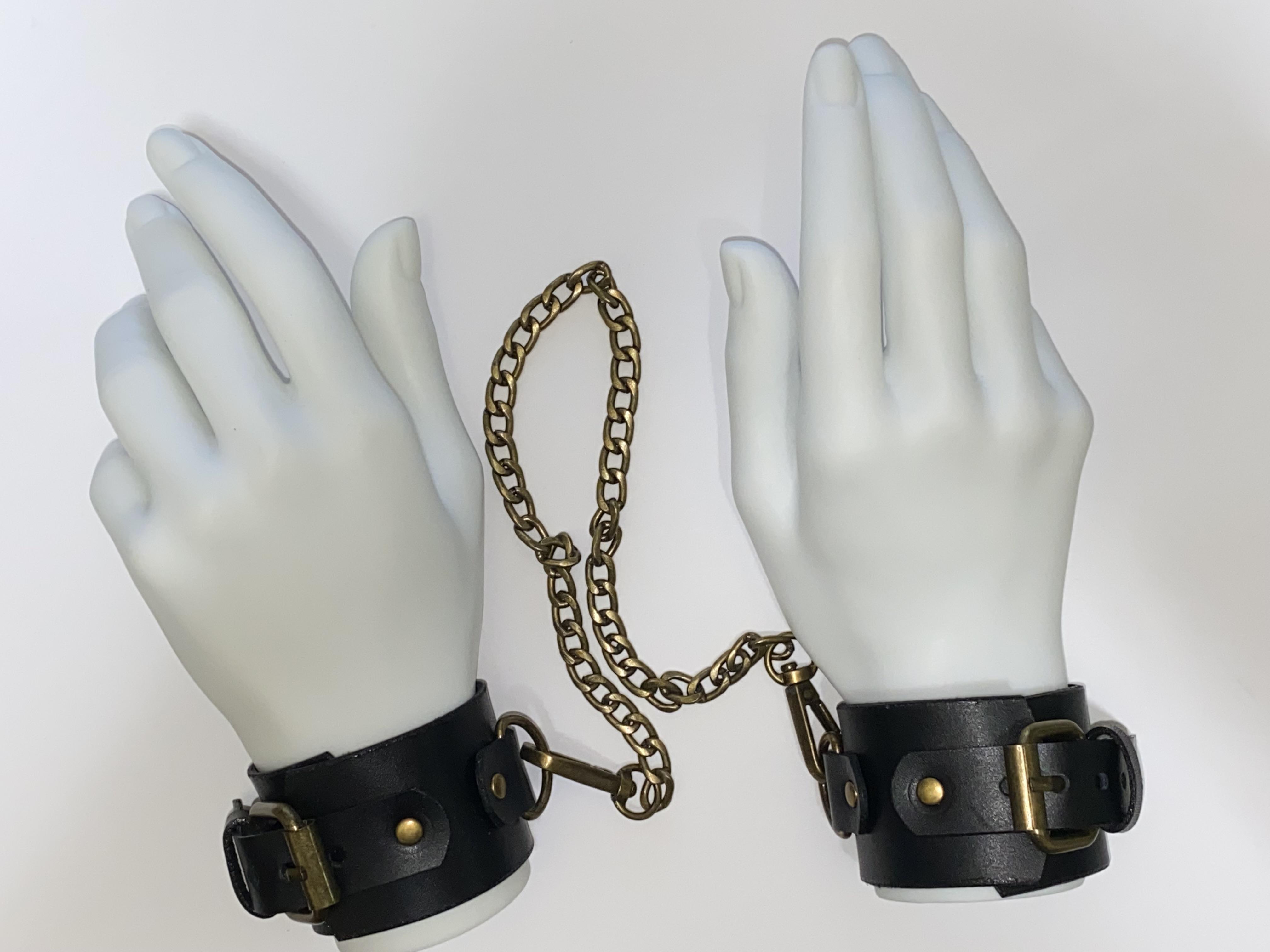 黒革製　手錠ケース　新品・未使用品 革手錠 黒① その他ファッション クロサキジュン 通販 13548700