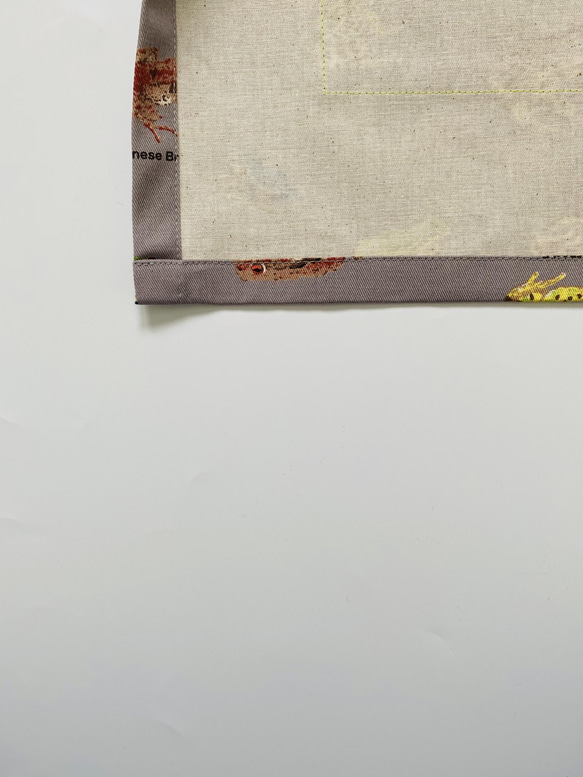 カラフルなカエル柄☆100〜110サイズこどもエプロン、三角巾、巾着3点セット 5枚目の画像