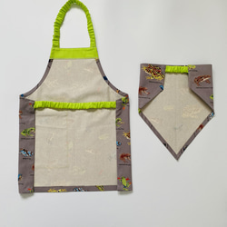 カラフルなカエル柄☆100〜110サイズこどもエプロン、三角巾、巾着3点セット 3枚目の画像