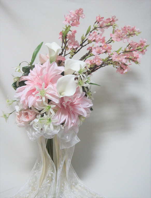 桜とダリアのクラッチブーケ♪ブートニア付き♪生花みたいに綺麗な造花です♪高品質なのに安い 3枚目の画像