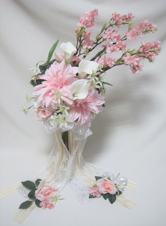 桜とダリアのクラッチブーケ♪ブートニア付き♪生花みたいに綺麗な造花です♪高品質なのに安い 2枚目の画像