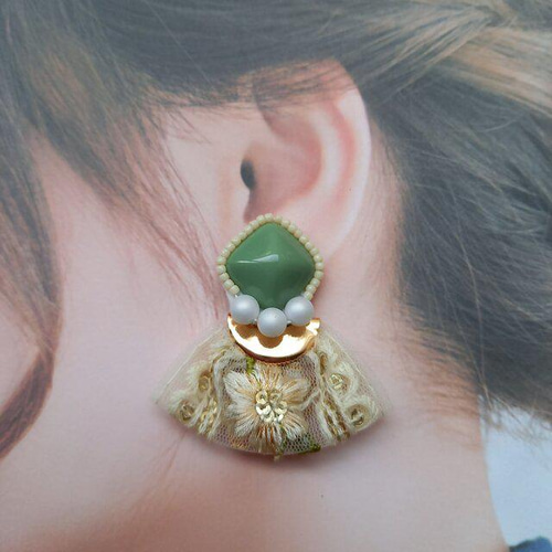 新作⭐ ツイード ケミカルレース ボタン カボション ピアス イヤリング