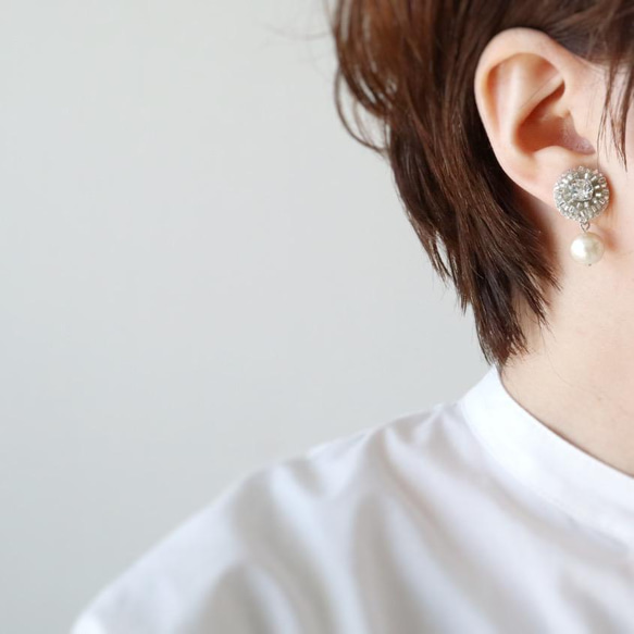 コットンパールが揺れるビーズ刺繍の上品ピアス／母の日・誕生日にも 6枚目の画像