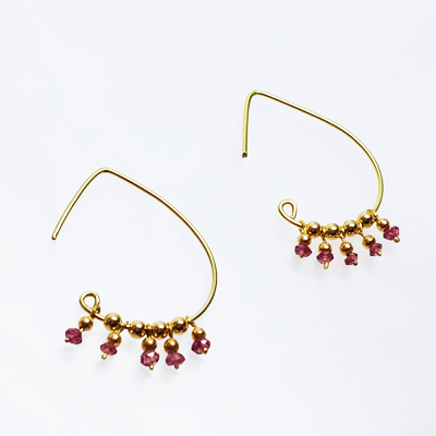 《18金》レッドトルマリンとゴールドビーズのフープピアス