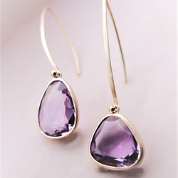K10黃金長胸罩耳環 * 自由形狀紫水晶 * 獨一無二的物品 第1張的照片