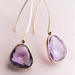 K10黃金長胸罩耳環 * 自由形狀紫水晶 * 獨一無二的物品 第3張的照片