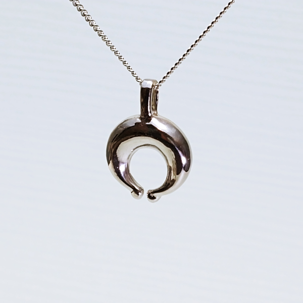 〈sv925〉三日月のシルバーネックレス