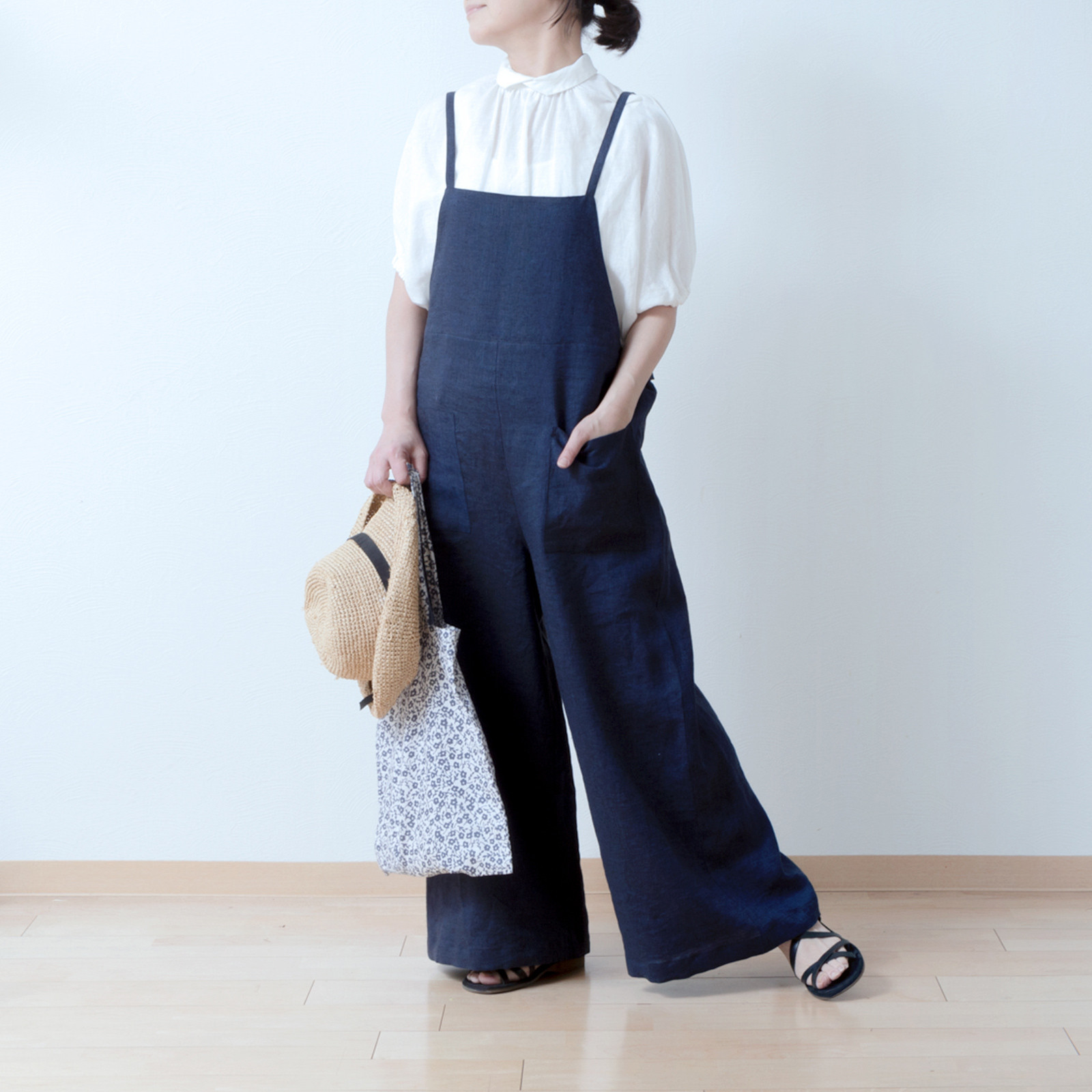 ゆるりと大人かわいいサロペットワイドパンツ-リネン/ネイビーシャンブレー