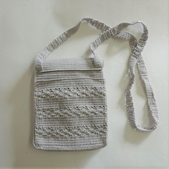 かぎ針編みの大人可愛いミニショルダーバッグ　ポシェット　スマホポーチ 3枚目の画像