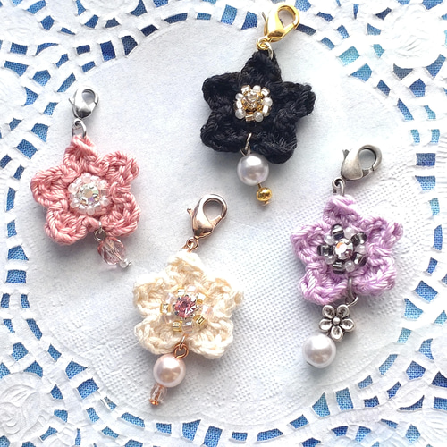 かぎ針編み×ビーズ✾お花のプチチャーム その他雑貨 Ritomi-りとみ