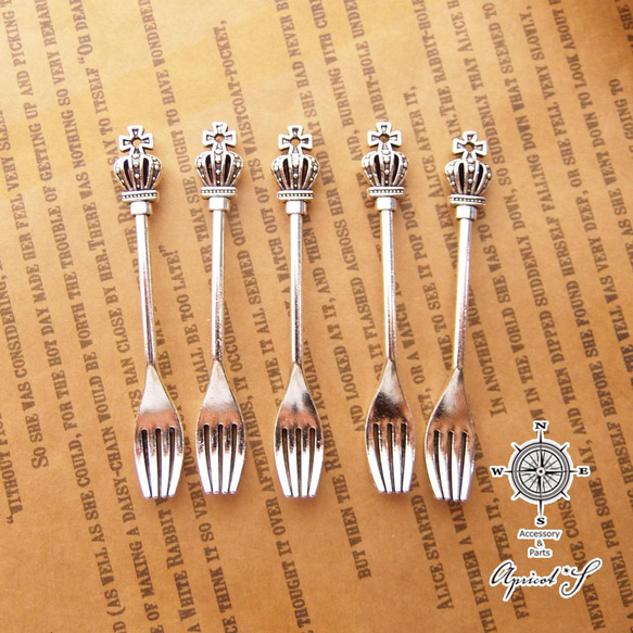 5個セット】 王冠 付きフォーク チャーム パーツ（ アンティーク