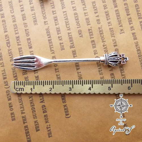 5個セット】 王冠 付きフォーク チャーム パーツ（ アンティーク