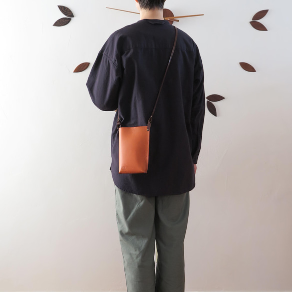 Italian leather pochette「streamline」ORANGE 1枚目の画像