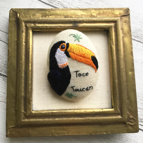 オニオオハシ☆鳥の刺繍ブローチ ブローチ chikayo＊c-gallery 通販