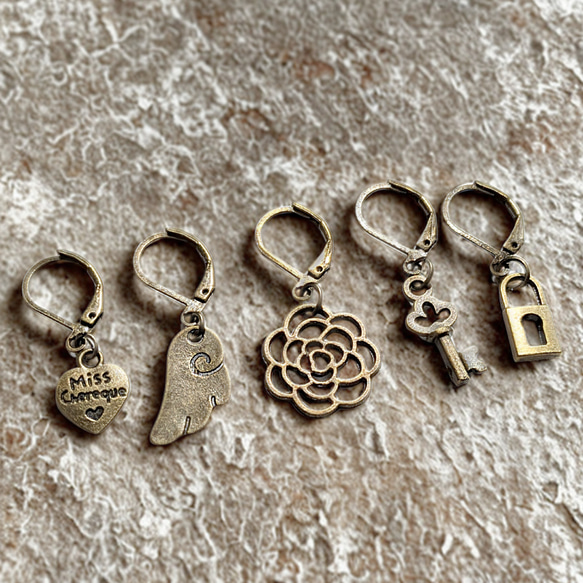 5点セット*金古美チャームのステッチマーカー（段数マーカー・目数リング）編み物道具 2枚目の画像