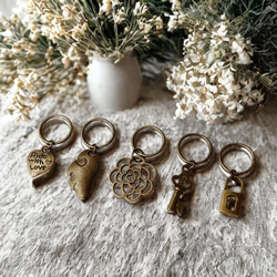 5点セット*金古美チャームのステッチマーカー（段数マーカー・目数リング）編み物道具 7枚目の画像