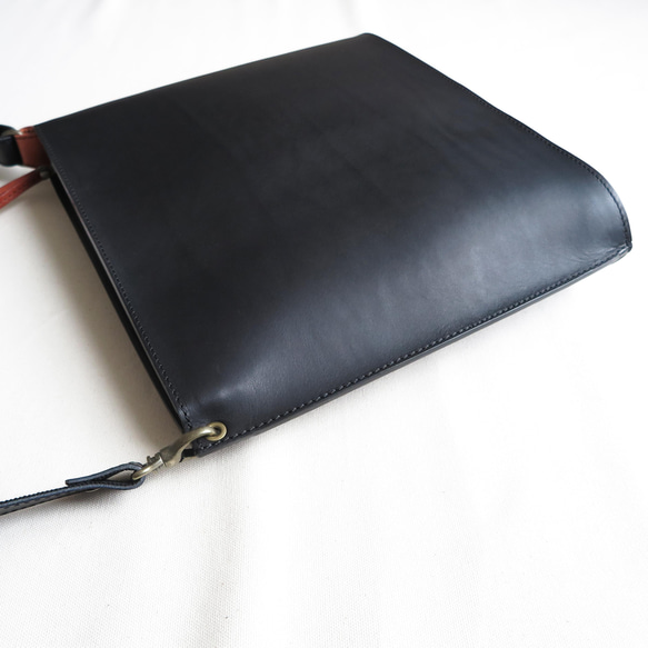受注生産　Italian leather shoulder bag「streamline」BLACK 6枚目の画像