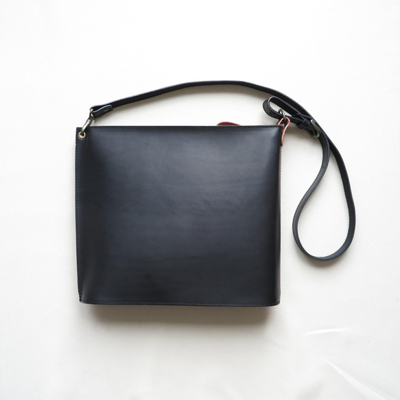 受注生産　Italian leather shoulder bag「streamline」BLACK 2枚目の画像