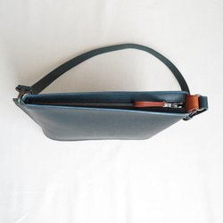 受注生産　Italian leather shoulder bag「streamline」BLUE 4枚目の画像
