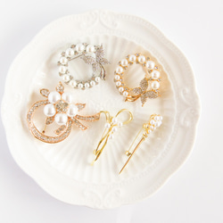 『リボンで束ねたパールの花のブローチ』 7枚目の画像