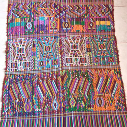 テーブルクロス　手織り　グァテマラ　ビンテージ　民族衣装　刺繍　ショール　スカーフ　古布　敷物　ウィピル 1枚目の画像