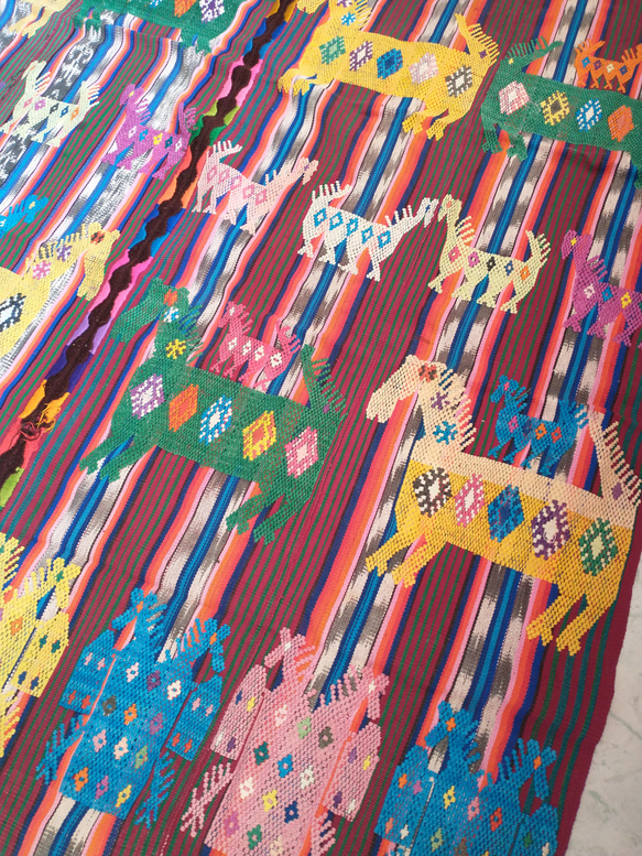 テーブルクロス　敷物　手織り　風呂敷　ビンテージ　民族衣装　刺繍　ショール　スカーフ　古布　ウィピル　グァテマラ 1枚目の画像