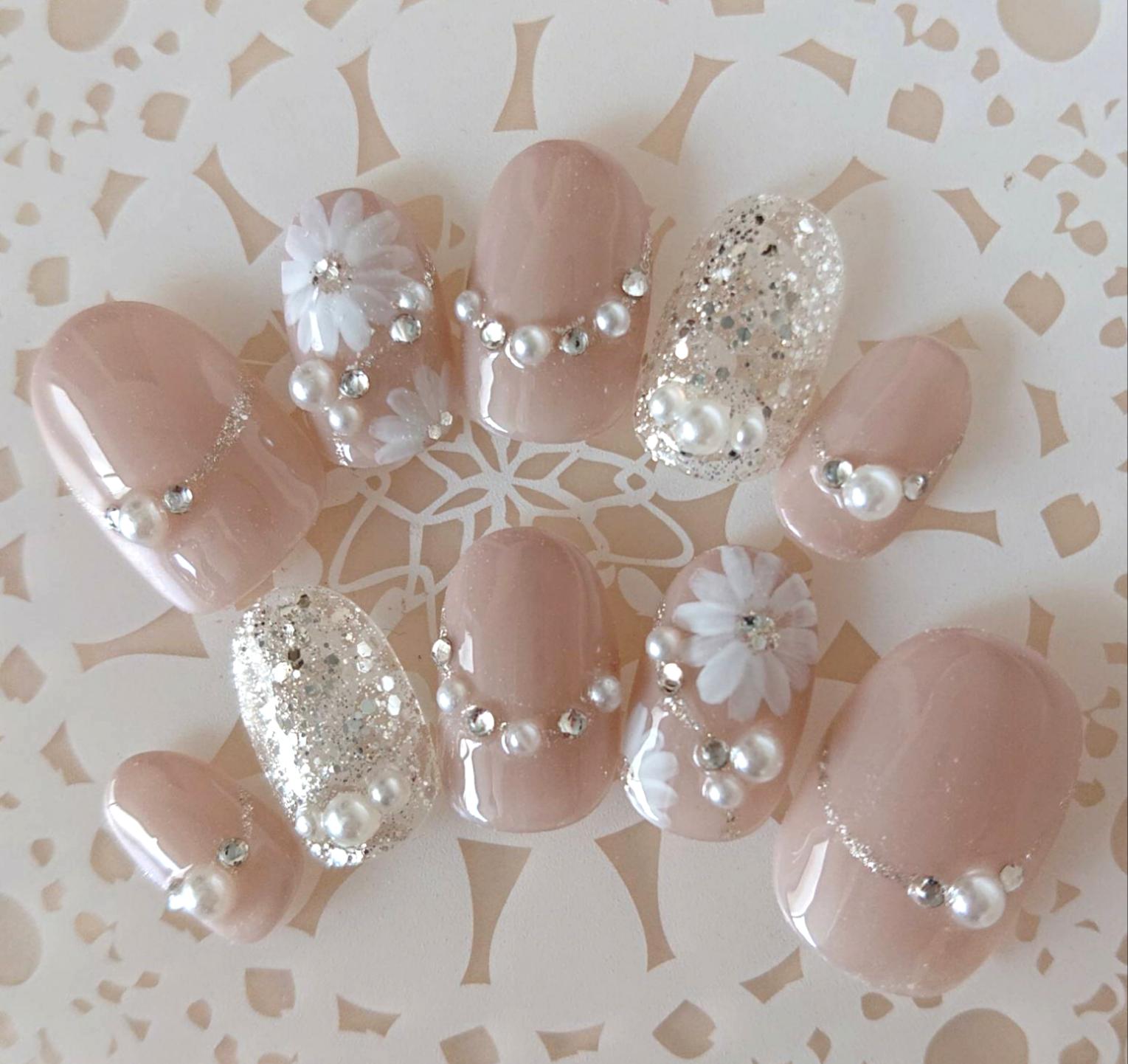 上品なシアーグレージュ フラワーネイル/結婚式/ブライダルネイル/ネイルチップ/和装/付け爪/Ｊ229