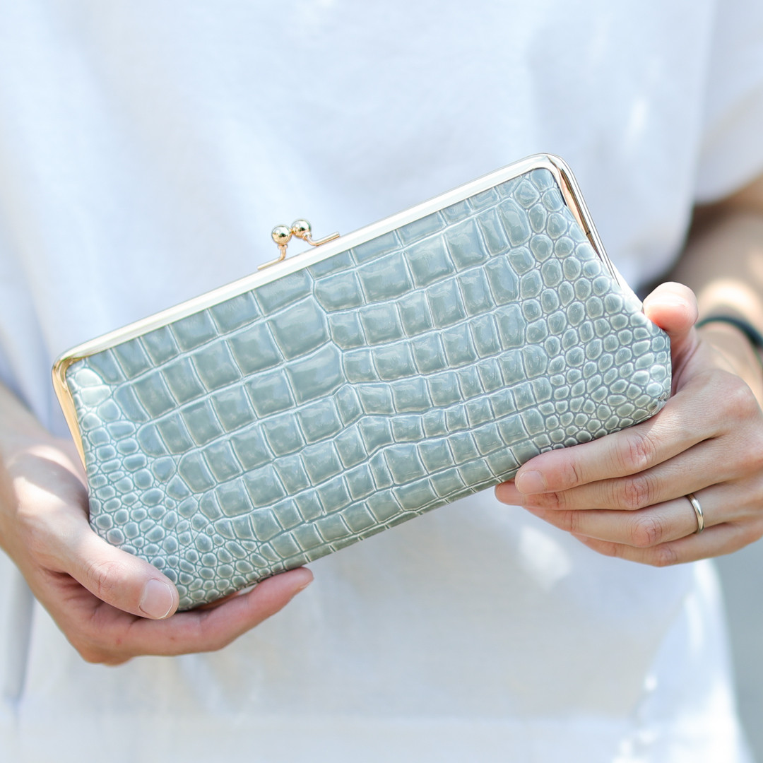 送料無料 Filness ペール エナメル クロコ がま口 長財布 軽量 国産 牛革 ピンクゴールド 口金 モスグレー
