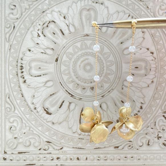 【USA真鍮#11】ロングピアス ゆらゆら揺れる真鍮フラワー パール ピアス イヤリング 結婚式 ウェディング 2枚目の画像