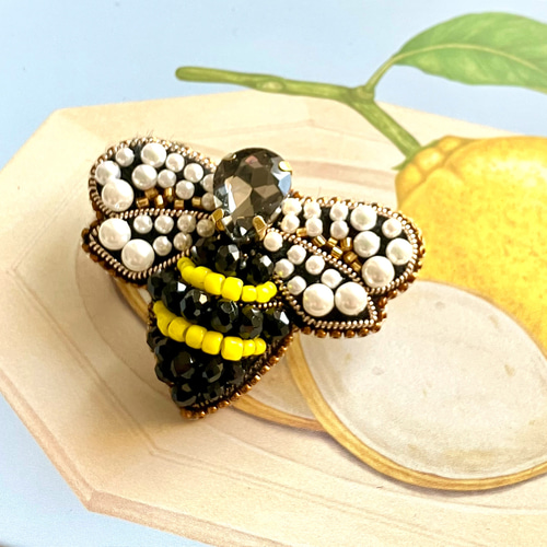 ビーズ刺繍ブローチ 蜜蜂 ハチ 幸運 大人 ブローチ happa 通販