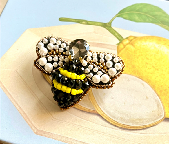 ビーズ刺繍ブローチ 蜜蜂 ハチ 幸運 大人 ブローチ happa 通販