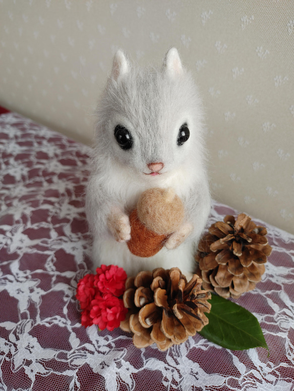 羊毛フェルト エゾモモンガ(どんぐり) エゾモモンガ、ドングリが大事