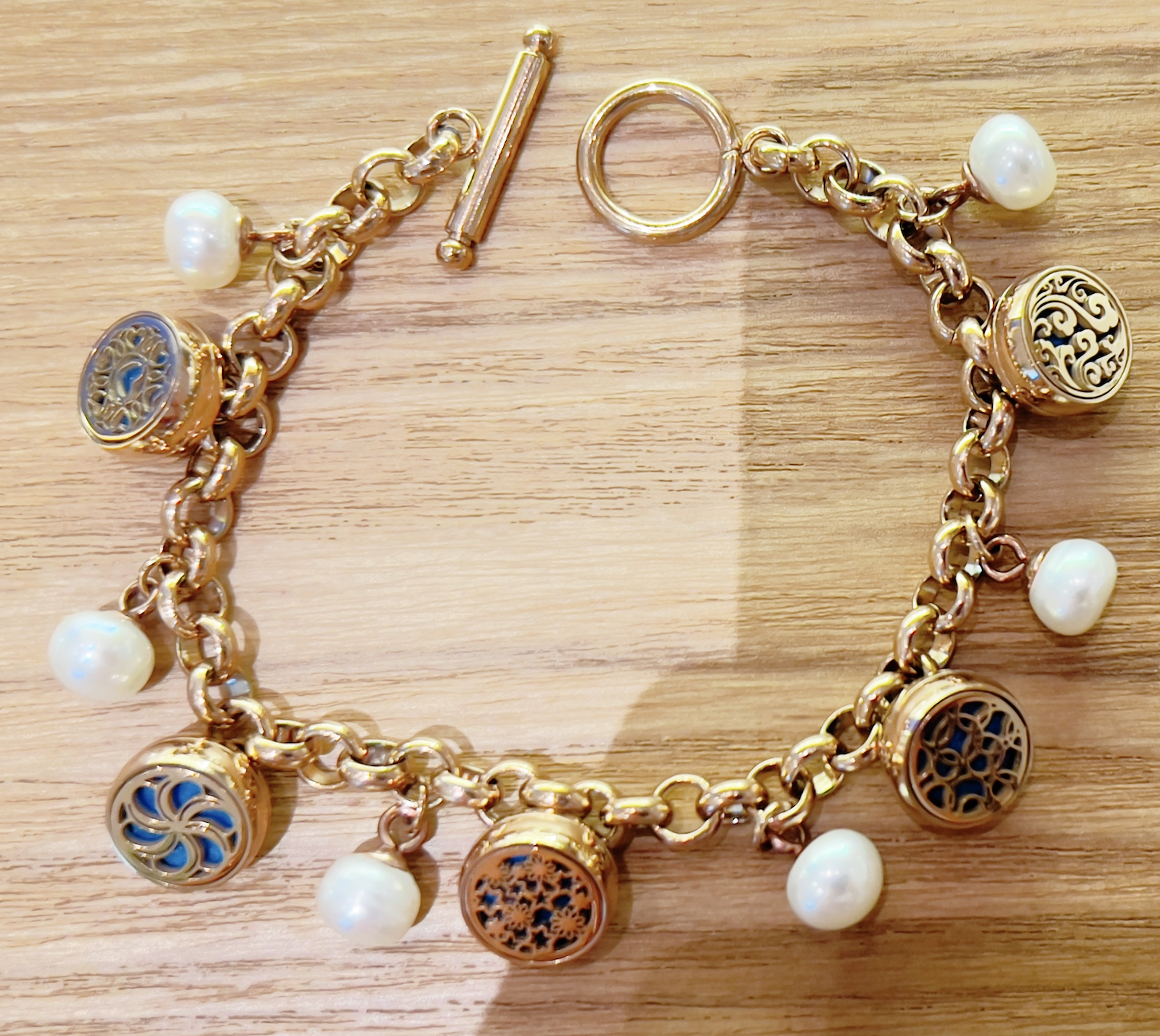 香水ボタン　ブレスレット