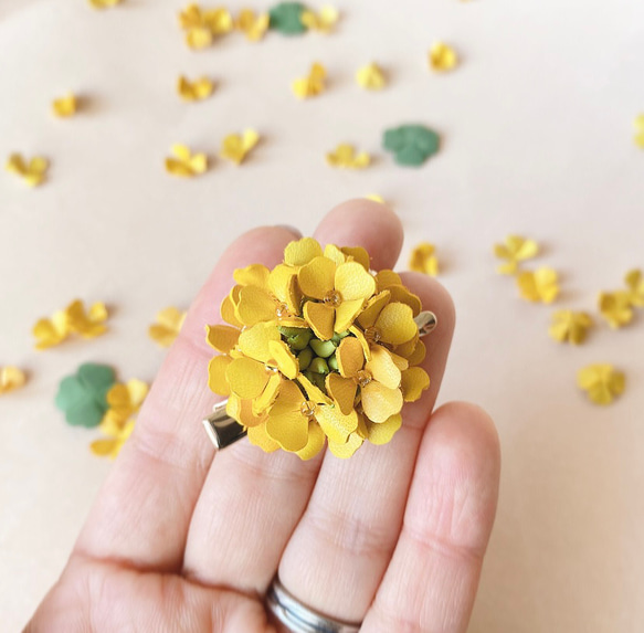 菜の花/革花ブローチ＆ヘアクリップ･ヘアアクセサリー*春イエロー/母の日/革婚式 6枚目の画像