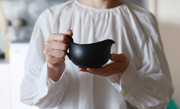 湯冷ましに、お手軽急須としても　愛知県常滑産・玉光窯さんのつくる常滑焼・湯冷まし・300cc 1枚目の画像