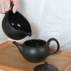 湯冷ましに、お手軽急須としても　愛知県常滑産・玉光窯さんのつくる常滑焼・湯冷まし・300cc 7枚目の画像