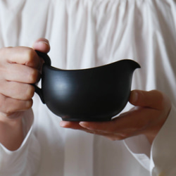 湯冷ましに、お手軽急須としても　愛知県常滑産・玉光窯さんのつくる常滑焼・湯冷まし・300cc 2枚目の画像