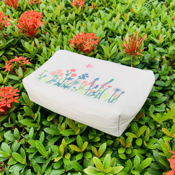 花柄 ベージュ色 アオザイ刺繍 ベトナム雑貨 4枚目の画像