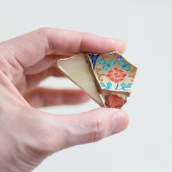 伊万里焼 金継ぎ ピンブローチ　 / 花柄　ゴールド　瑪瑙　伝統工芸　陶器　回転式ピンブローチ 8枚目の画像