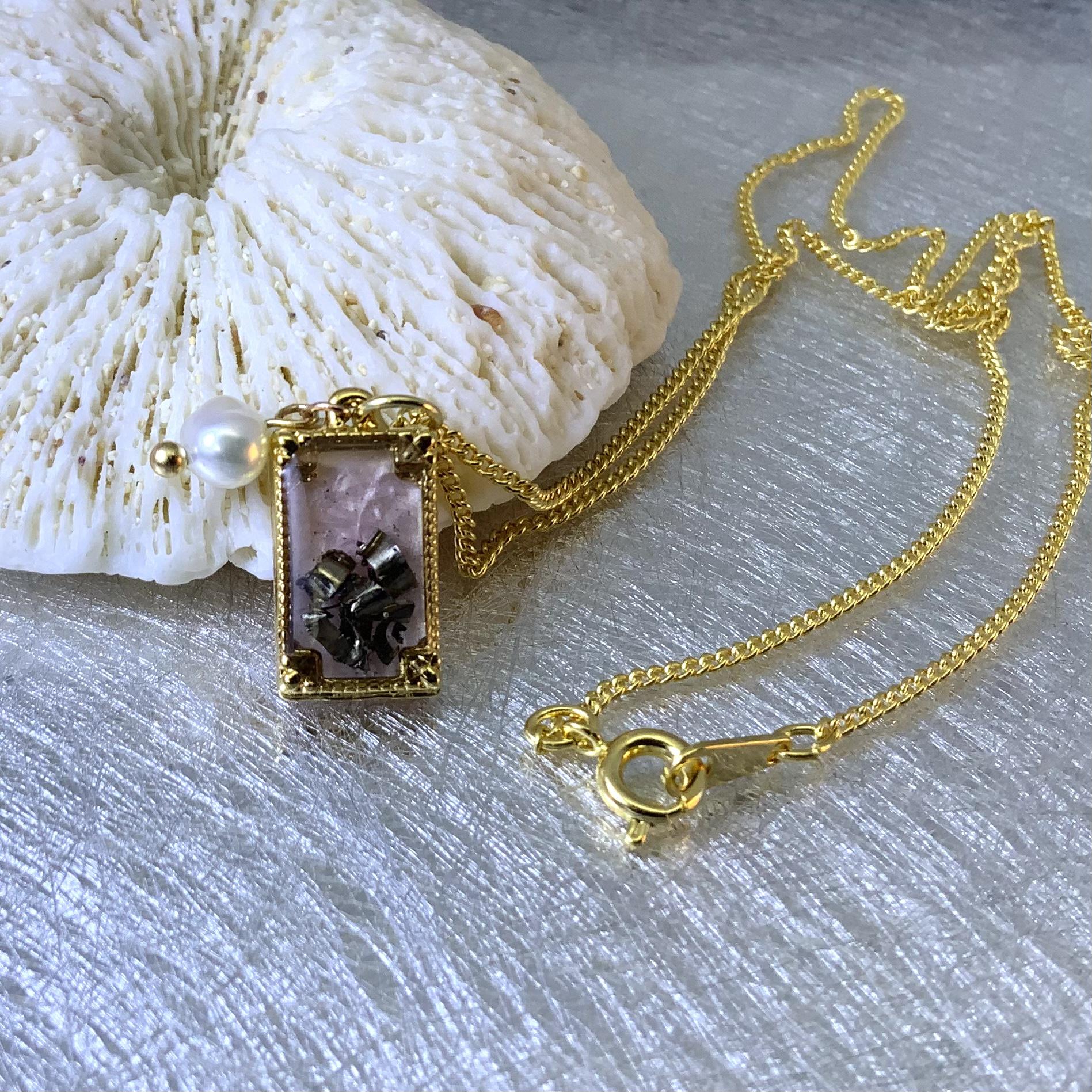 隕石★入りネックレス パール付き♪ ピンクパープル おしゃれ  キラキラ 淡墨桜 揺れる