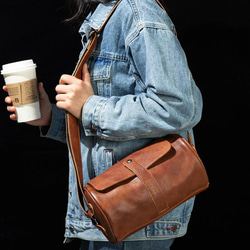 本革製ショルダーバッグ 植物タンニン鞣しメッセンジャーバッグ ヴィンテージシリンダーサッチェル ユニセックス 14枚目の画像