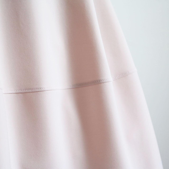 【讓你看起來更美麗的美麗輪廓♪】羅緞絲帶褶皺喇叭裙【粉紅·米色】 第6張的照片