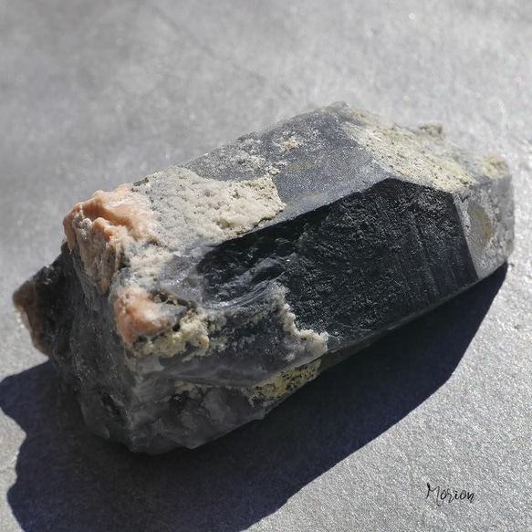 天然石 約74mmモリオン(山東省産) 約116g 天然黒水晶 原石ラフ鉱物テラリウム素材[smr-220308-01] 1枚目の画像