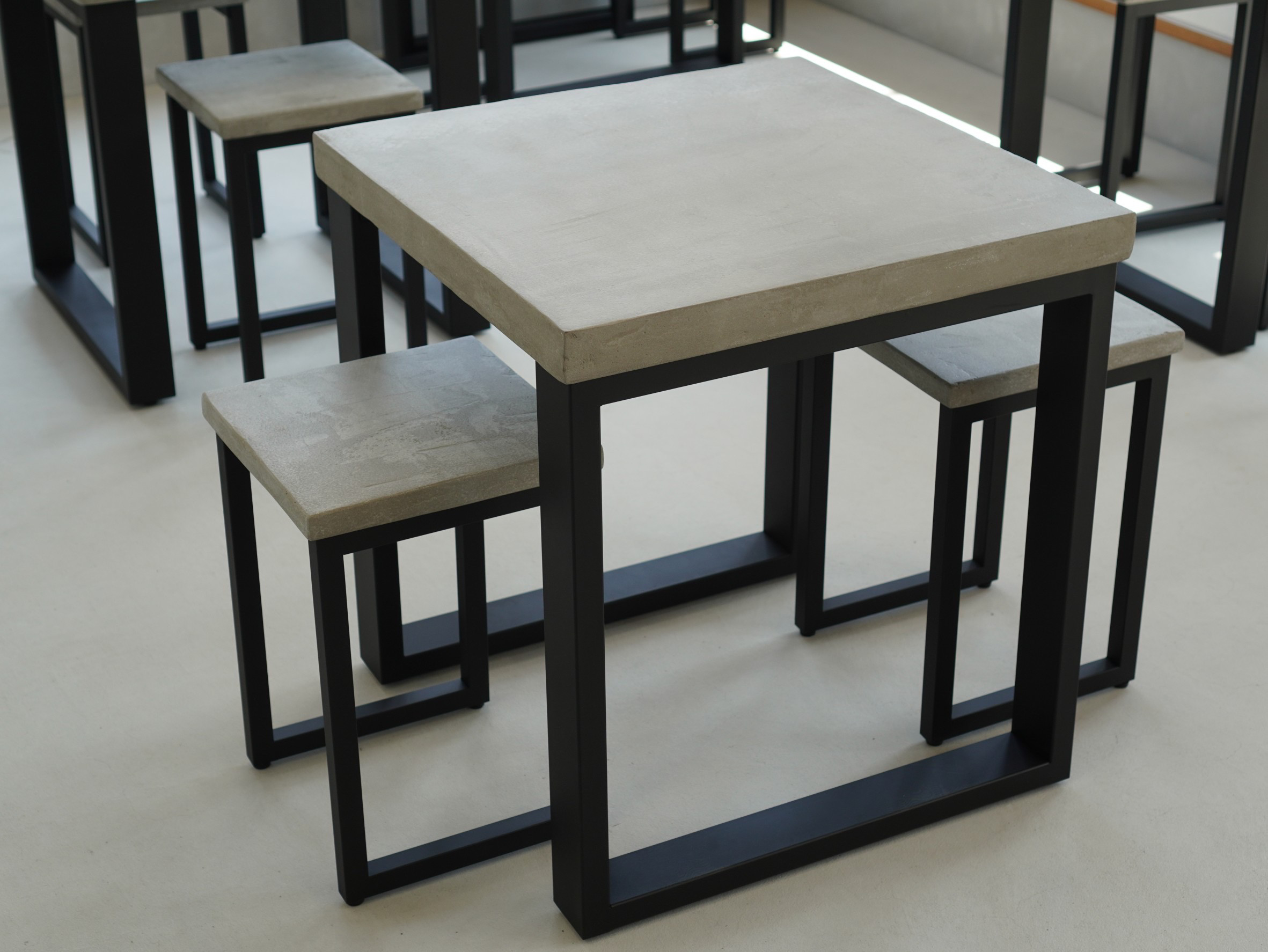 モルタル×アイアン　テーブルA