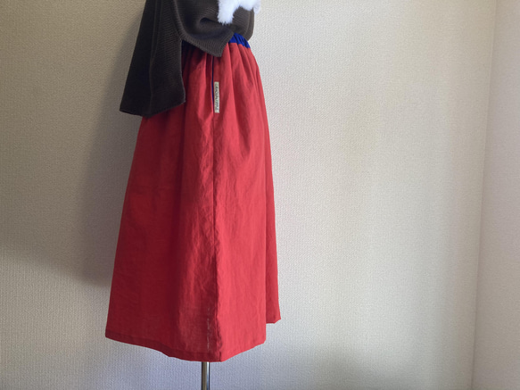 【青×赤/洗いをかけたリネンのギャザースカート（裏付）】 5枚目の画像