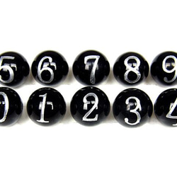 【粒販売】オニキス アルファベット 銀色彫刻 丸玉 8mm A～Z & 0～9で選択【3粒販売】 4枚目の画像