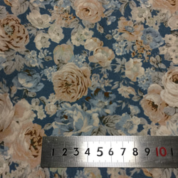 大人シックなフラワープリント カットクロス（110cm×50cm） 綿100%  ブルー系 4枚目の画像