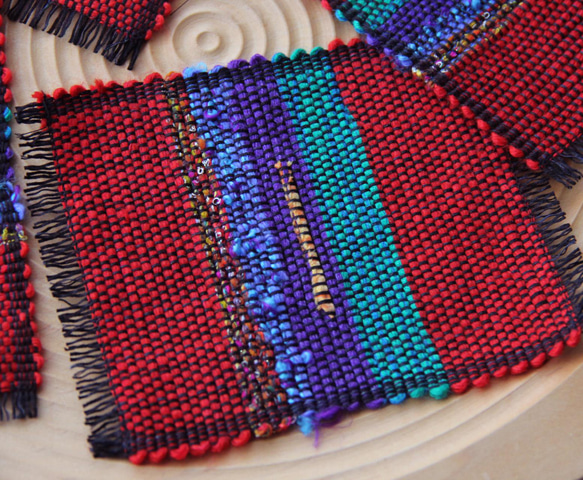 《おうち時間を楽しむ》おしゃれな手織りコースター　 レッドブルー/ティータイム/敷物 3枚目の画像