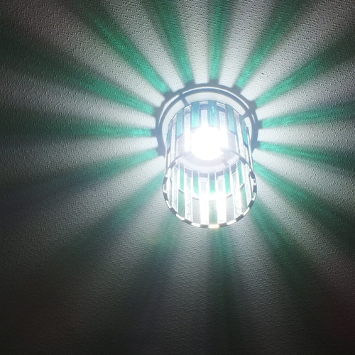 緑ストライプのダウンライト ver.1 ステンドグラスとLED（白昼色